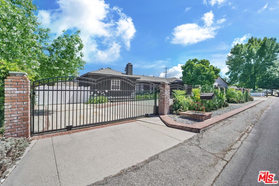 23046 Leonora Dr