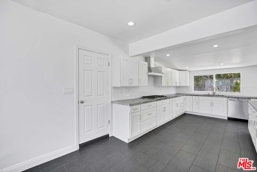 23046 Leonora Dr