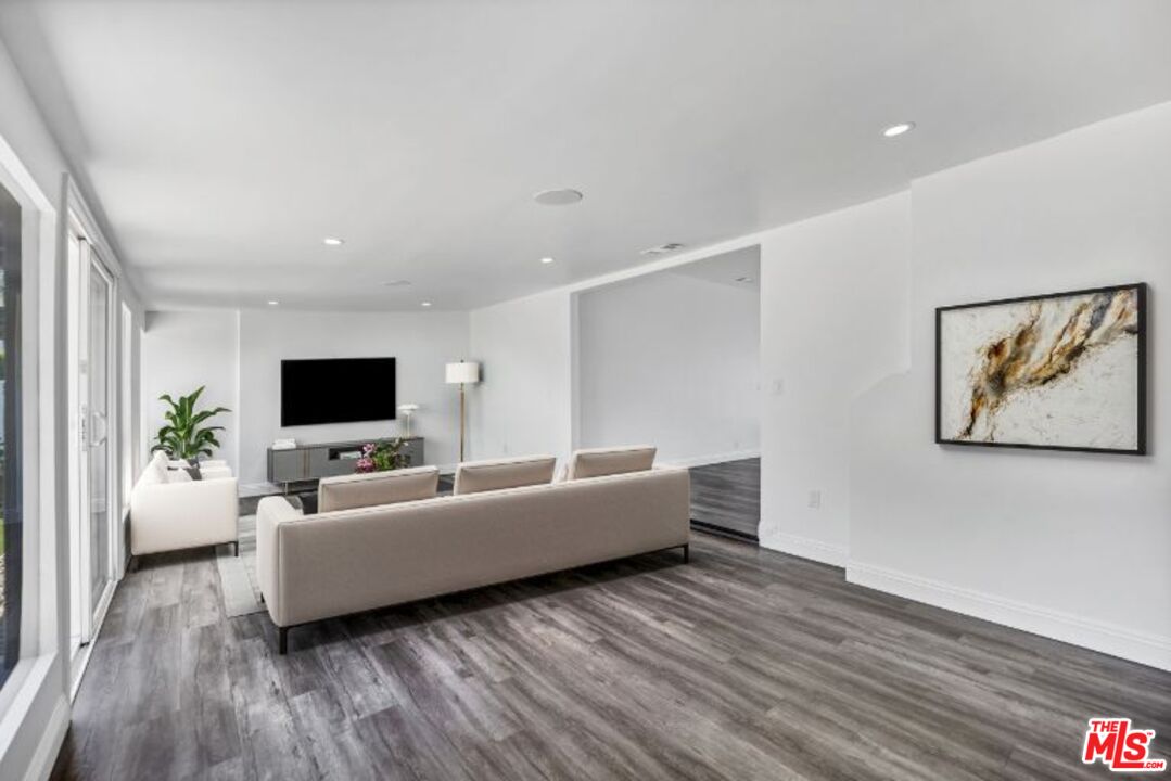 23046 Leonora Dr