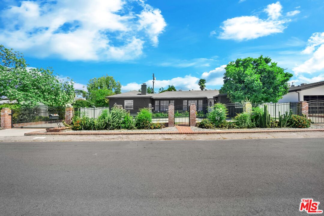 23046 Leonora Dr
