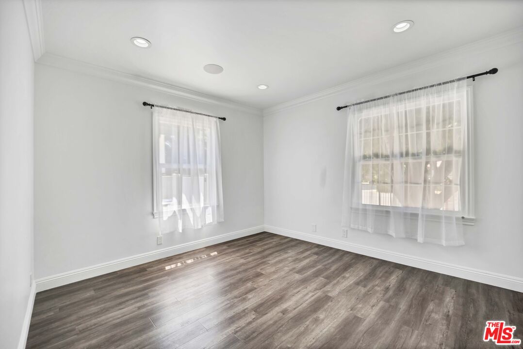 23046 Leonora Dr