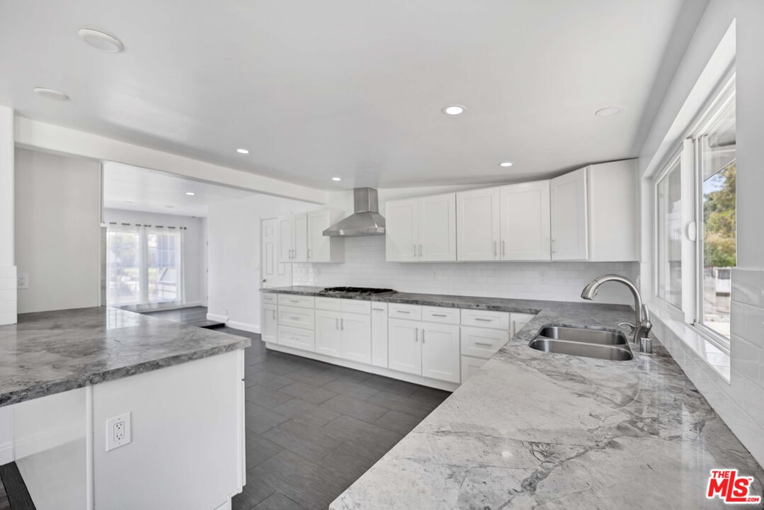 23046 Leonora Dr