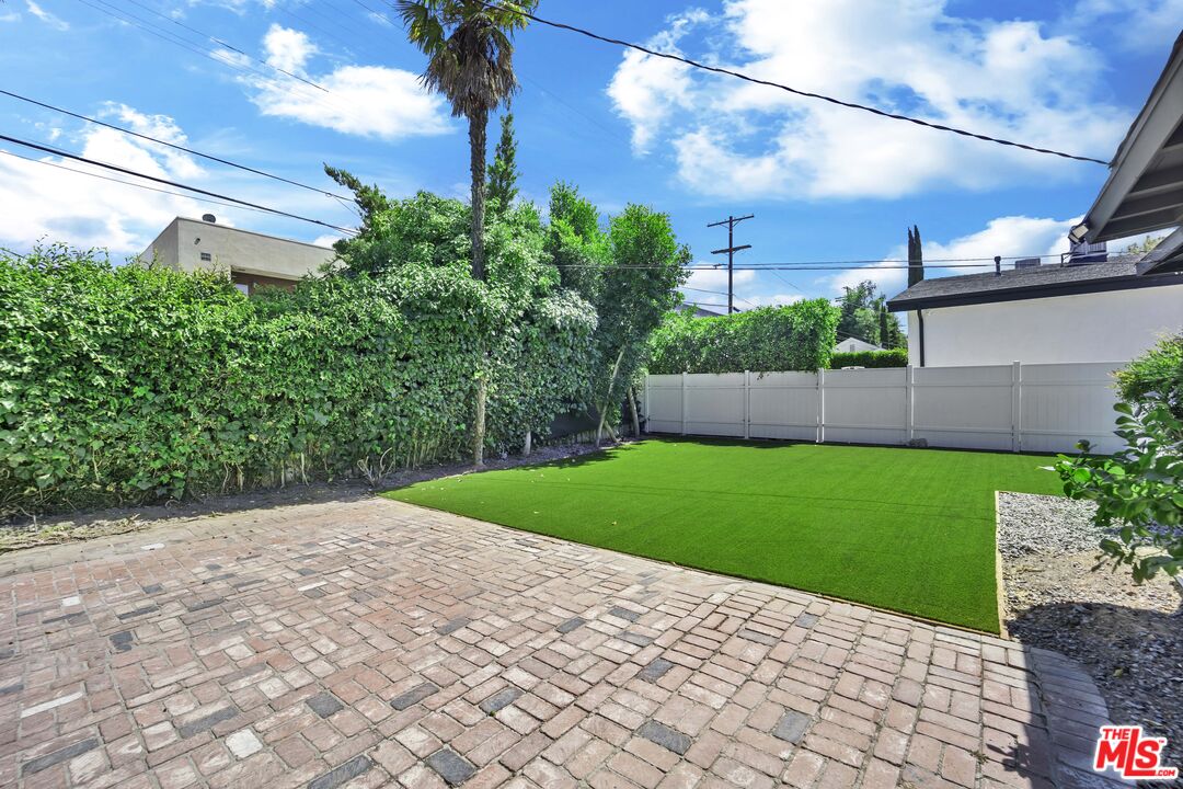 23046 Leonora Dr
