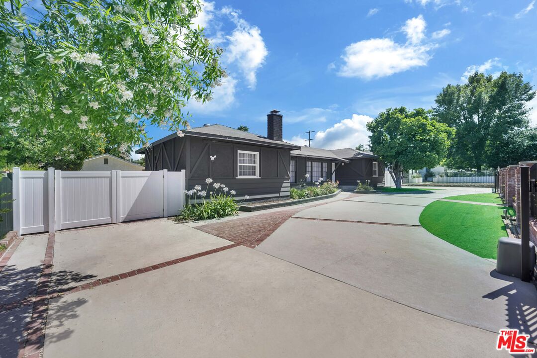 23046 Leonora Dr