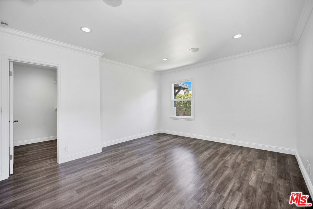 23046 Leonora Dr