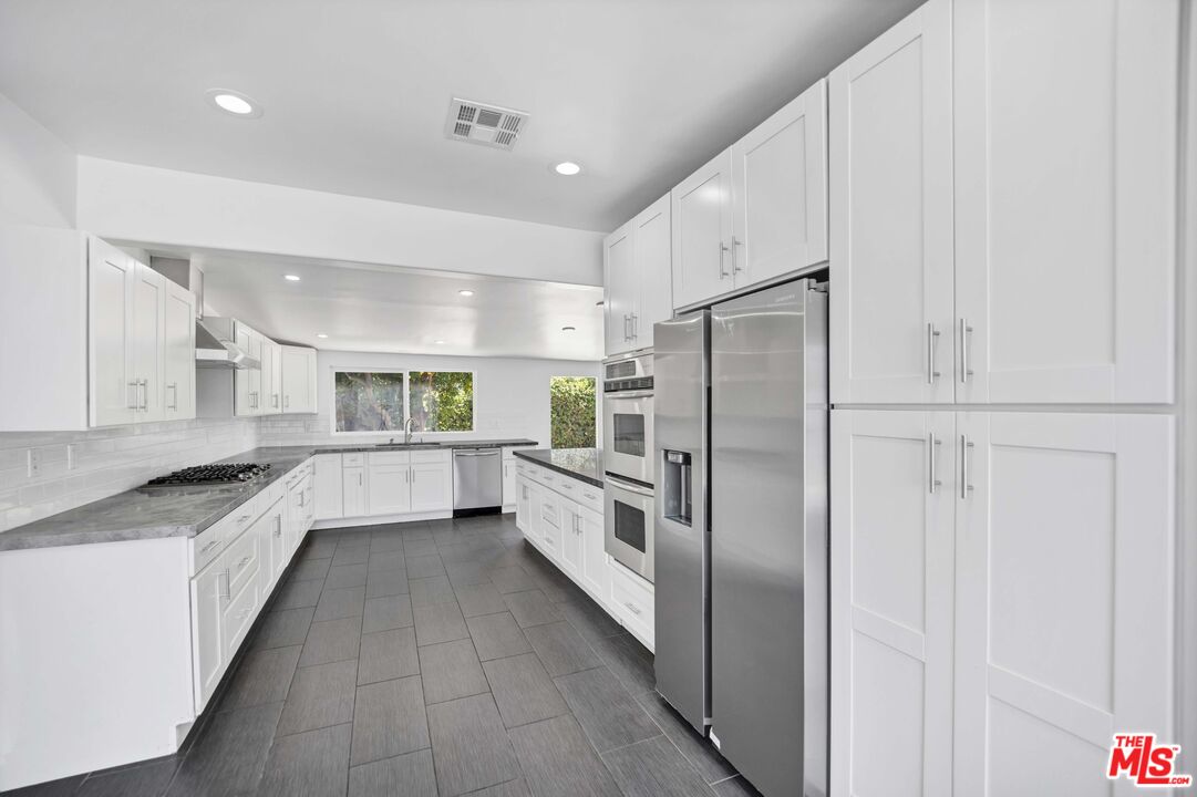 23046 Leonora Dr