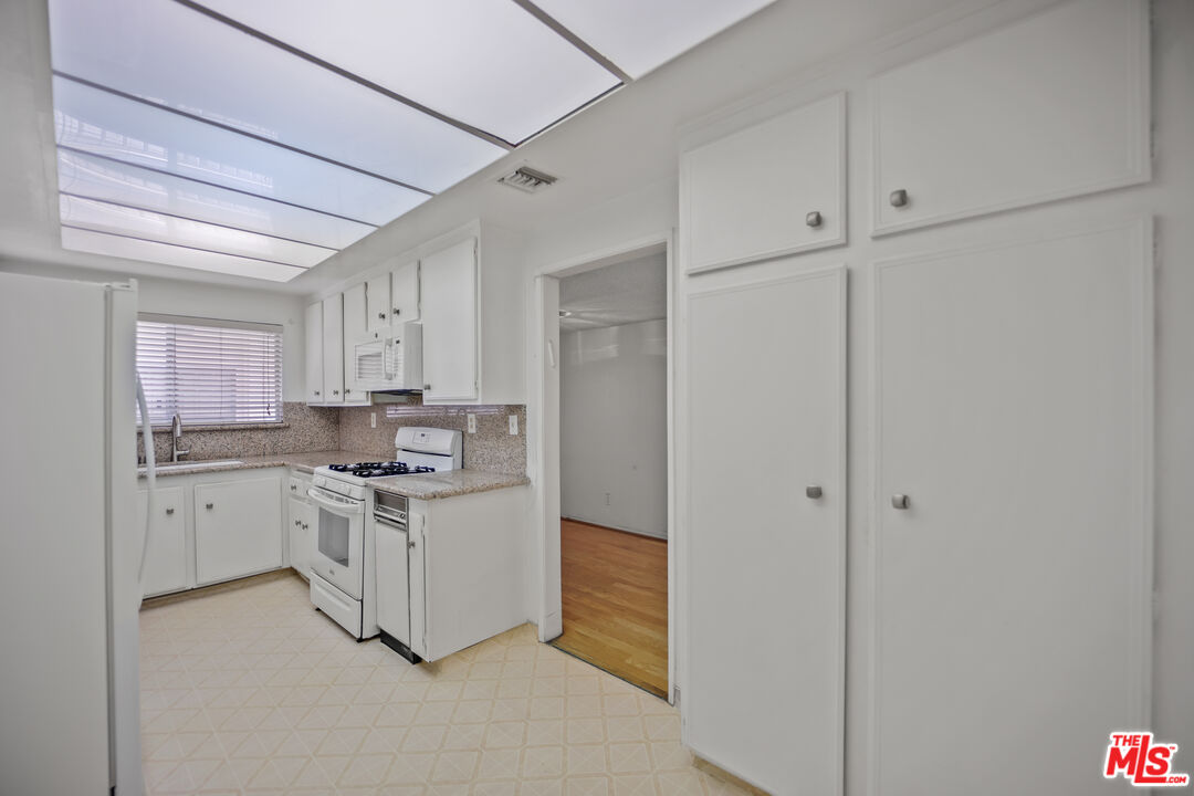 1818 Pelham Ave Unit: 205