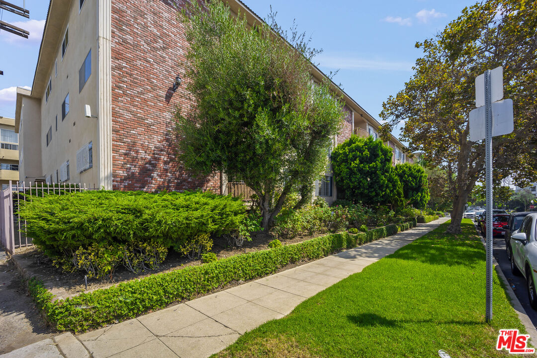1818 Pelham Ave Unit: 205