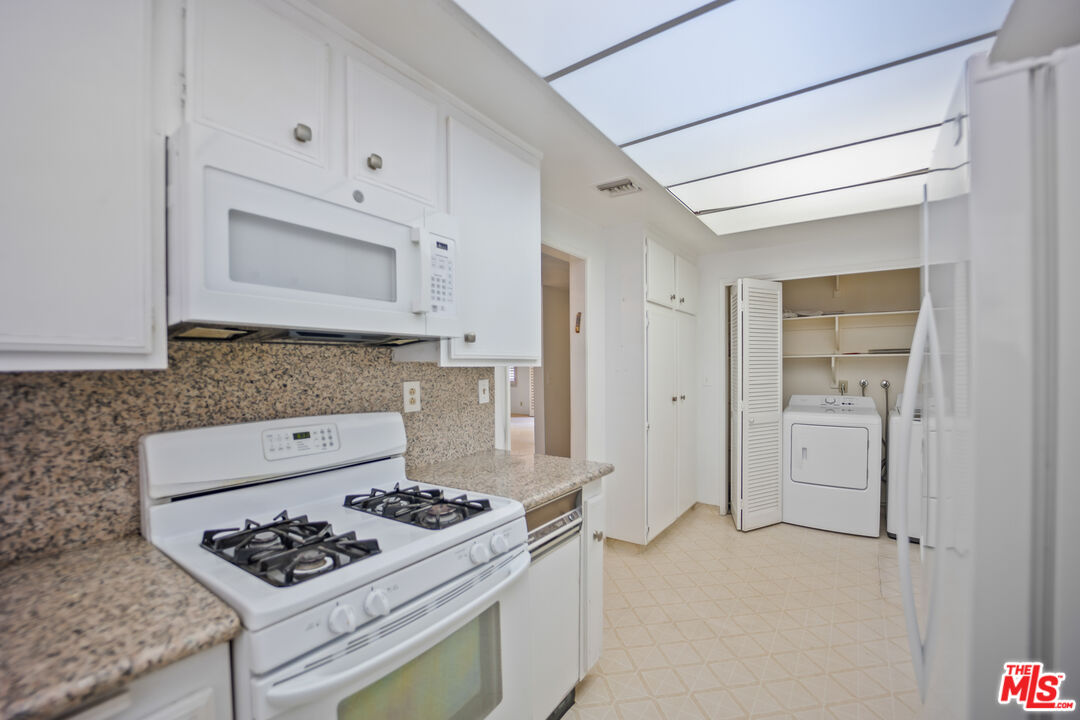 1818 Pelham Ave Unit: 205