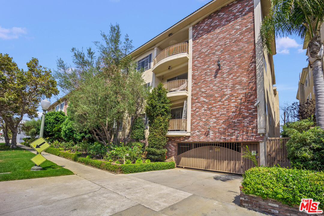 1818 Pelham Ave Unit: 205