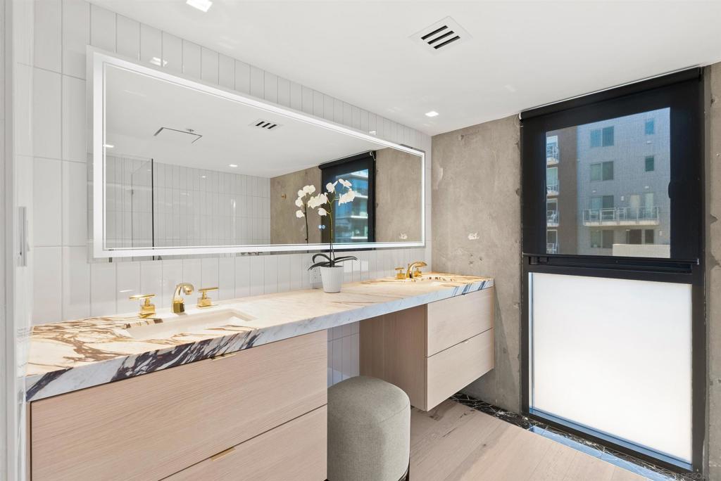 1780 Kettner Blvd 305