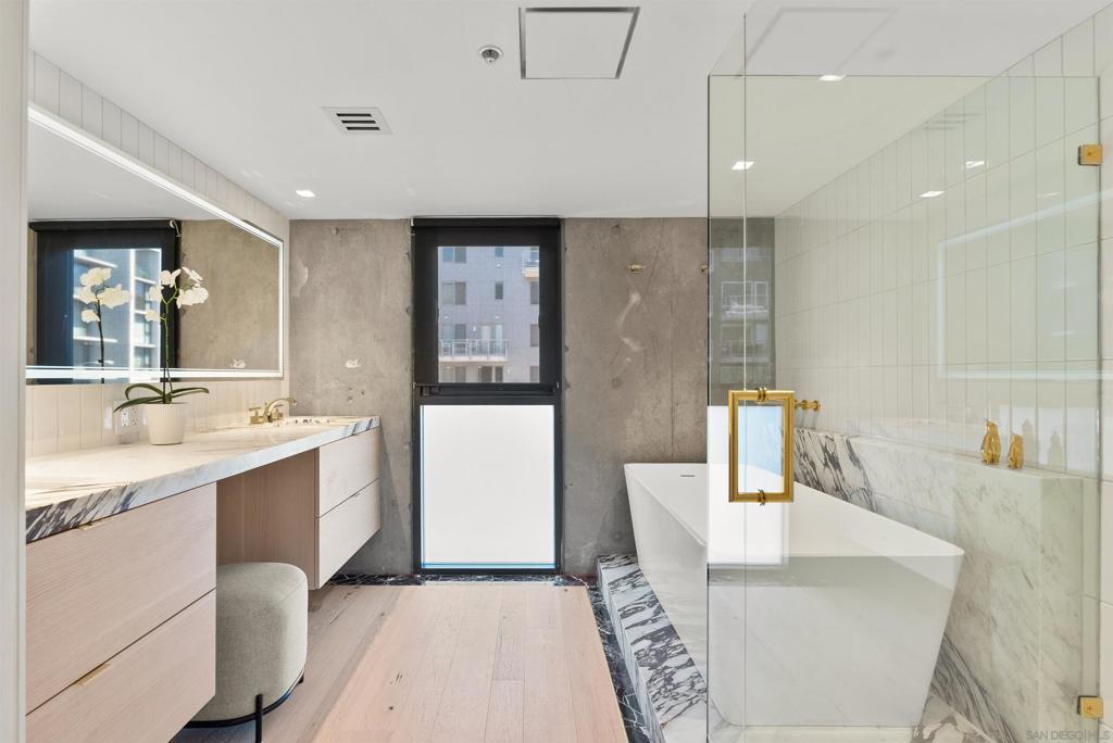 1780 Kettner Blvd 305