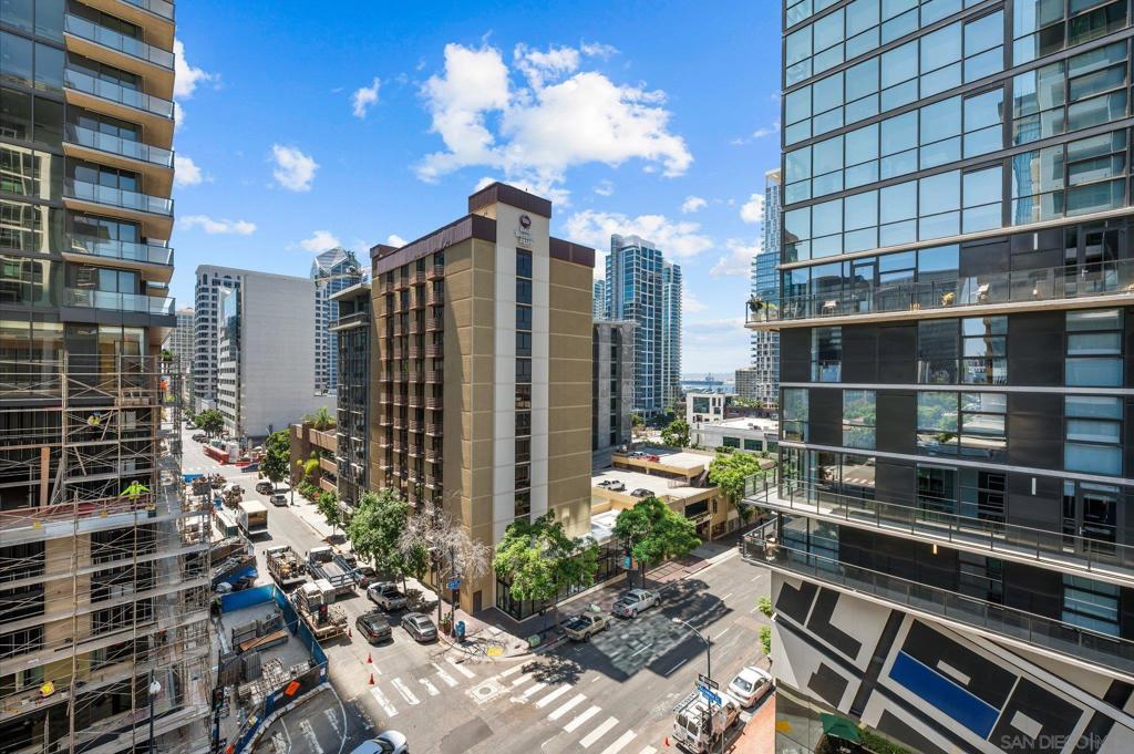 425 W W Beech St 804