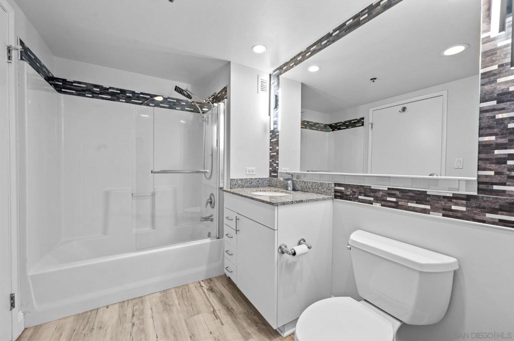 425 W W Beech St 804