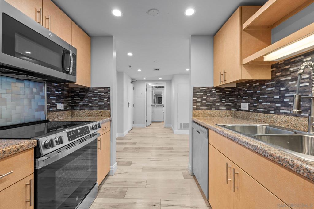 425 W W Beech St 804