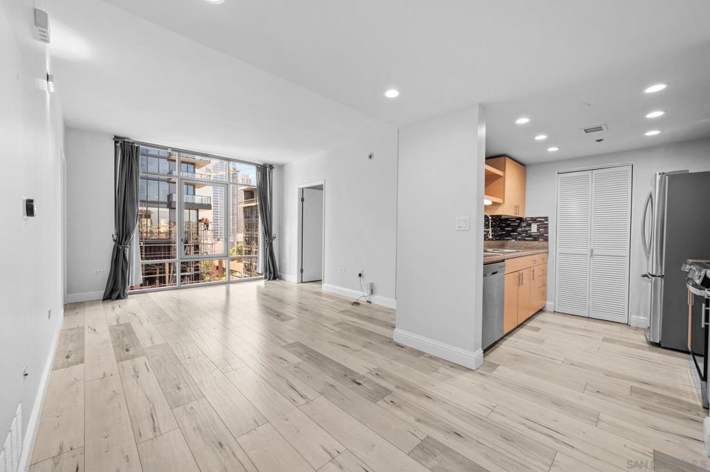 425 W W Beech St 804