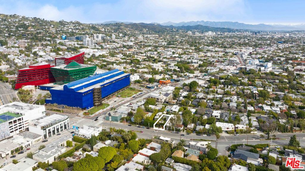 524 N San Vicente Boulevard