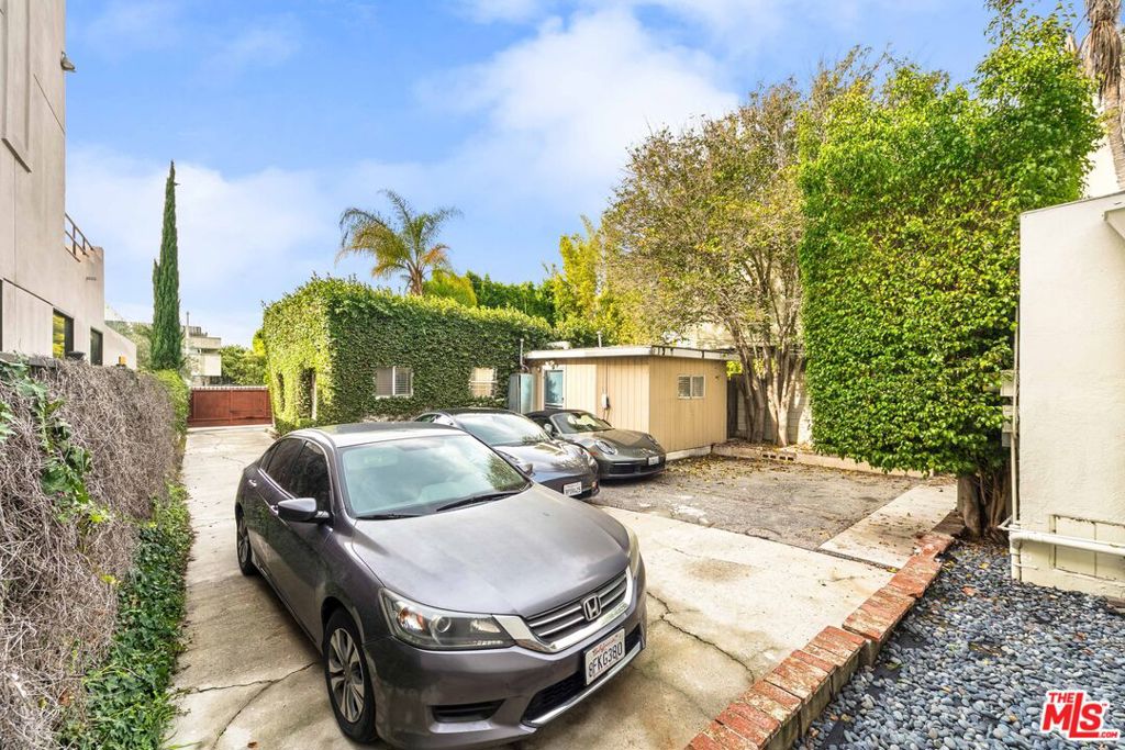 524 N San Vicente Boulevard