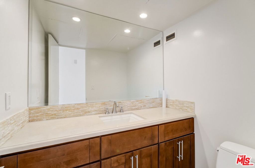 1100 Alta Loma Road 804