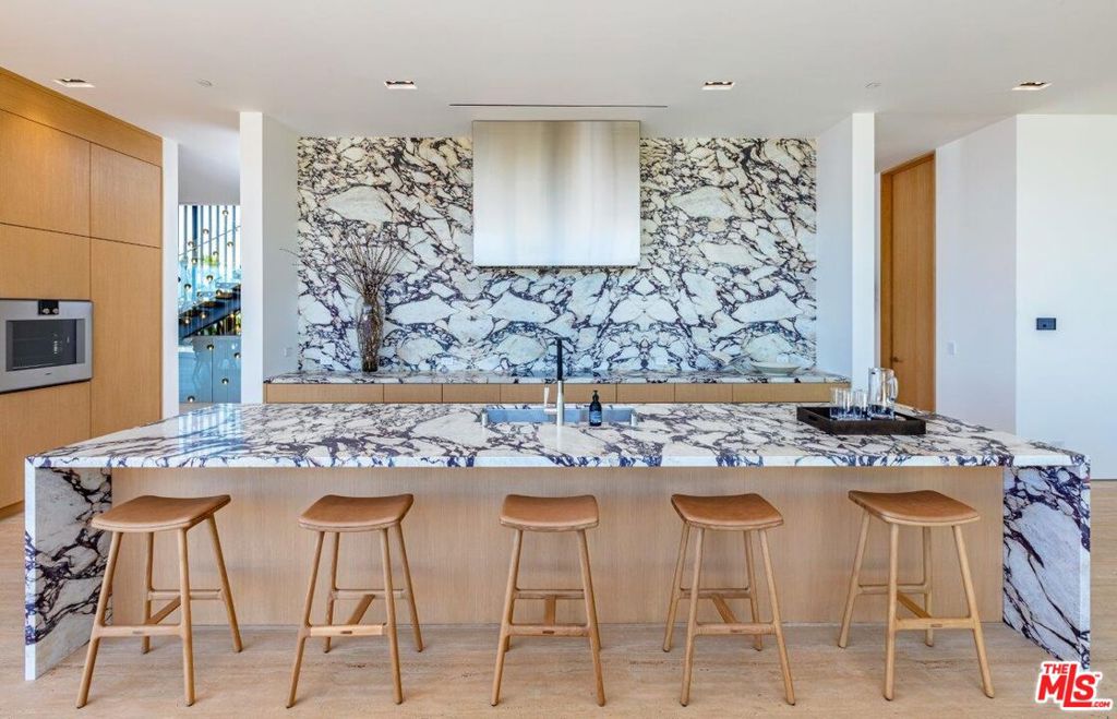 1274 LAGO VISTA Drive