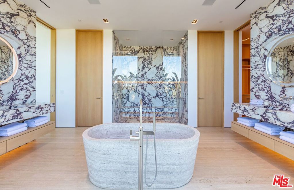 1274 LAGO VISTA Drive