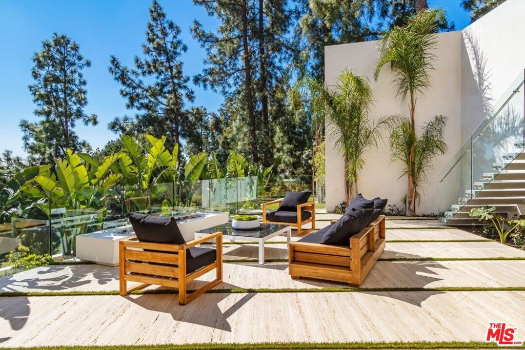 1274 LAGO VISTA Drive