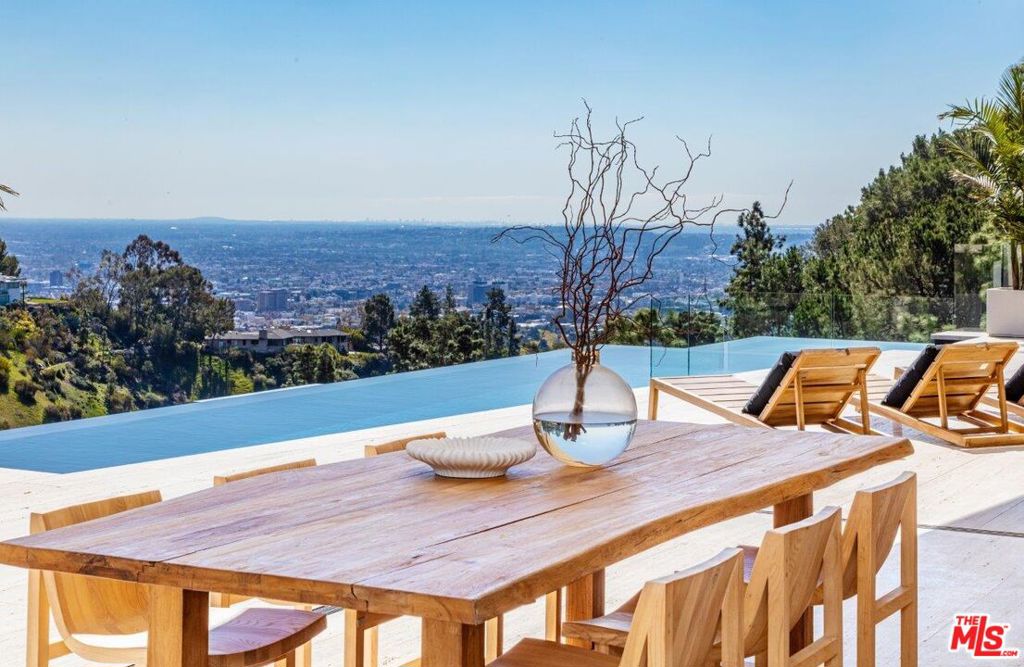 1274 LAGO VISTA Drive