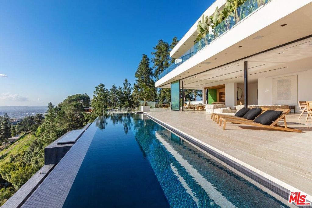 1274 LAGO VISTA Drive