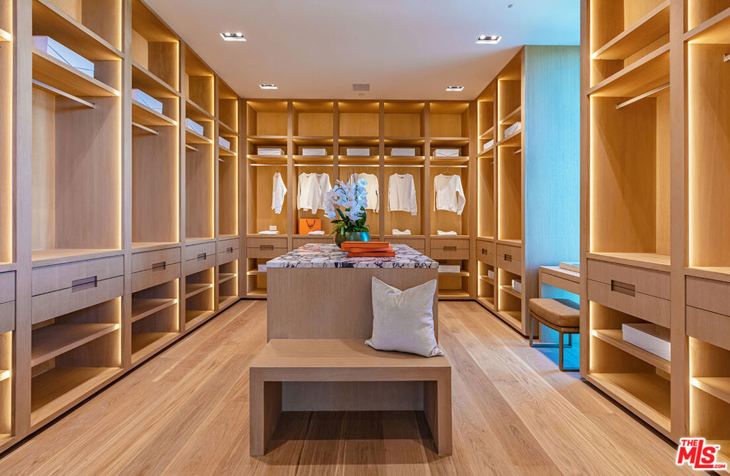 1274 LAGO VISTA Drive