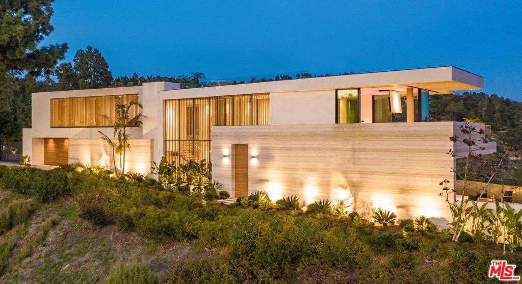 1274 LAGO VISTA Drive