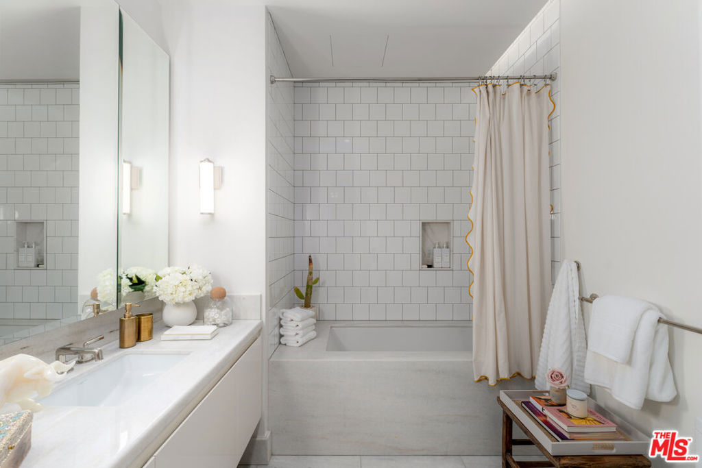 8420 W Sunset Boulevard 107