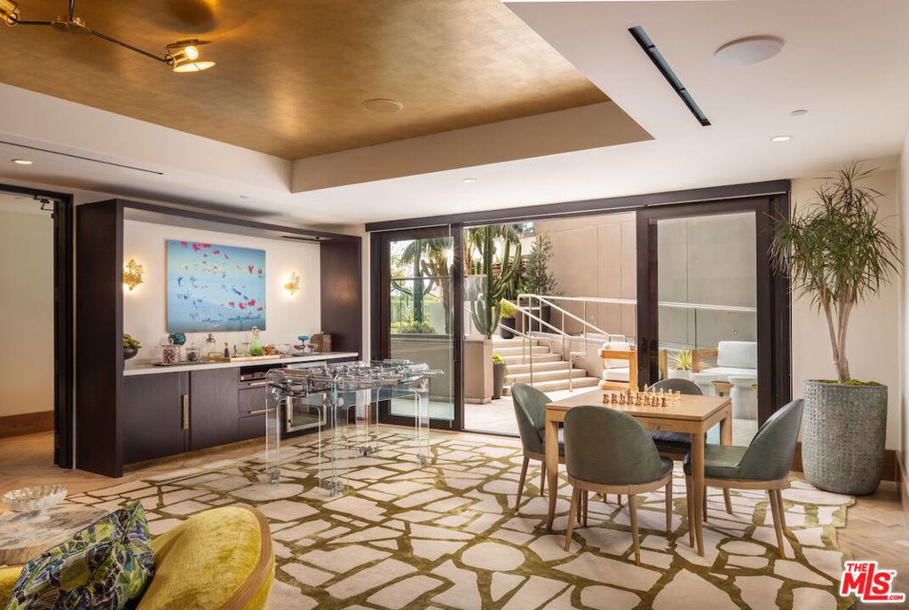 8420 W Sunset Boulevard 107
