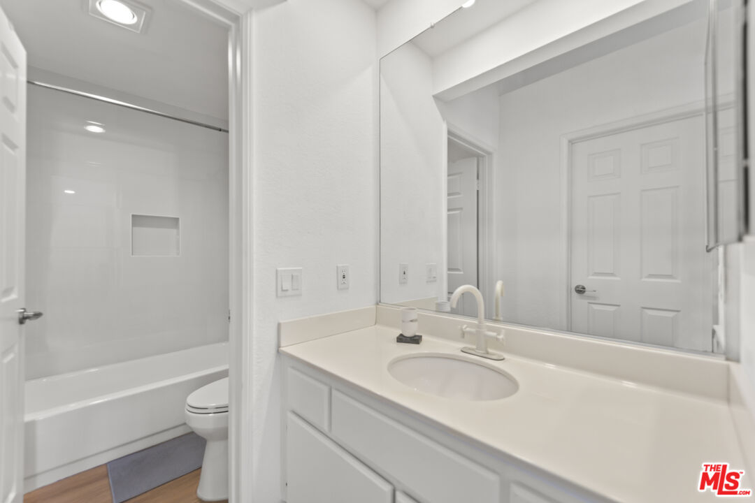 5533 Spanish Oak Ln Unit: E