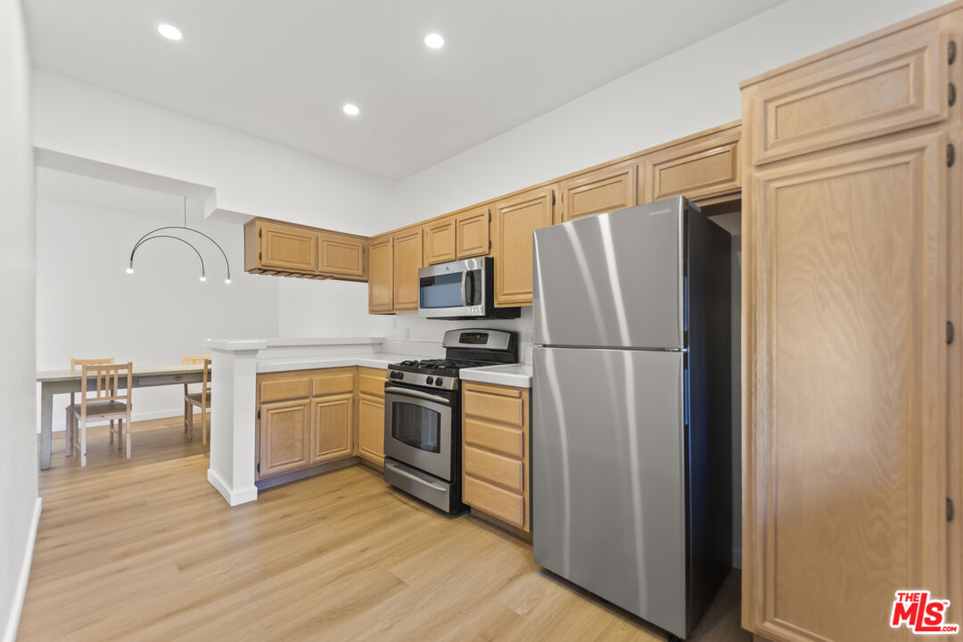 5533 Spanish Oak Ln Unit: E