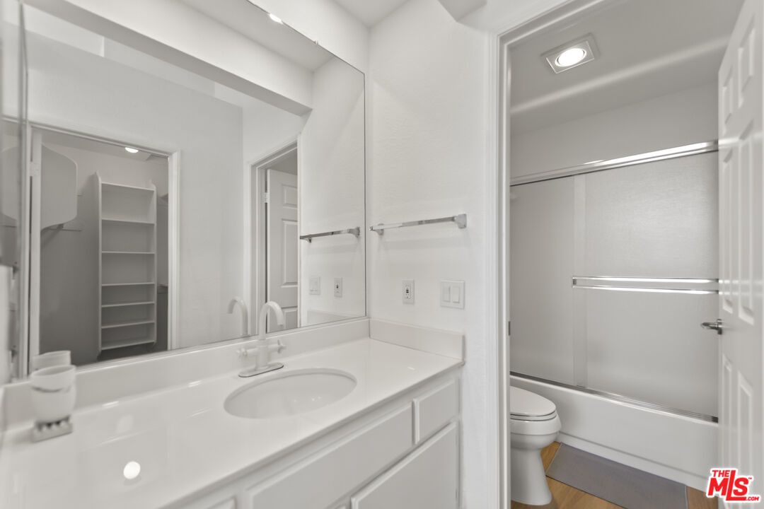 5533 Spanish Oak Ln Unit: E