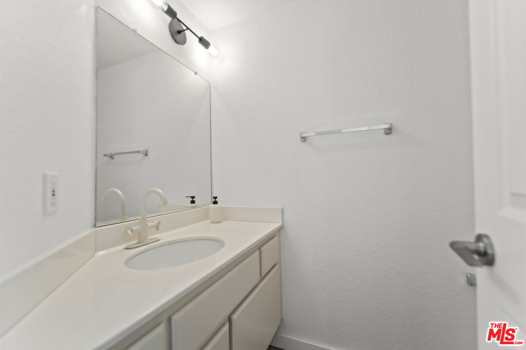 5533 Spanish Oak Ln Unit: E