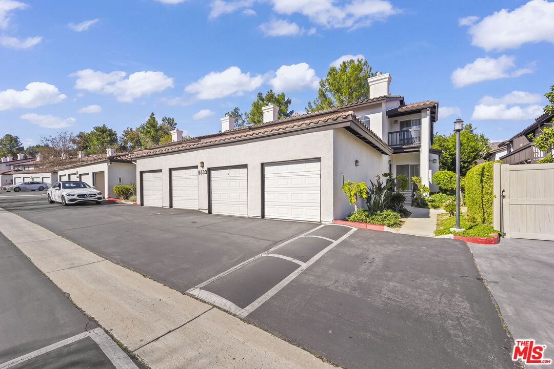 5533 Spanish Oak Ln Unit: E