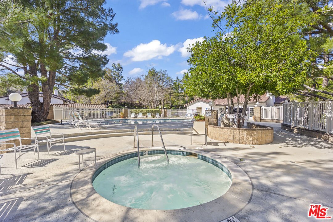 5533 Spanish Oak Ln Unit: E