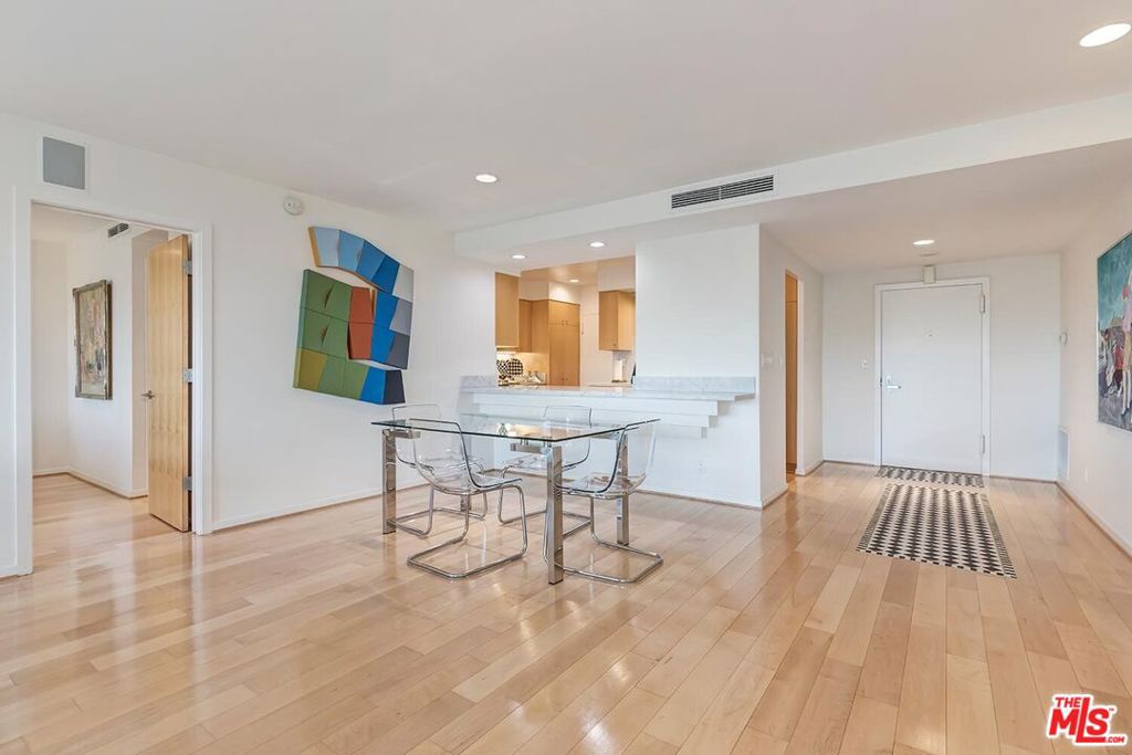 865 Comstock Avenue 10F