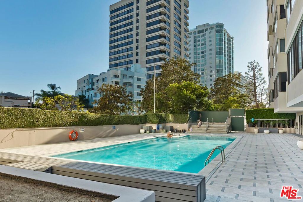 865 Comstock Avenue 10F