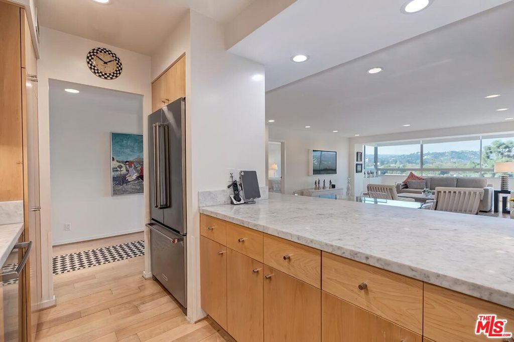 865 Comstock Avenue 10F