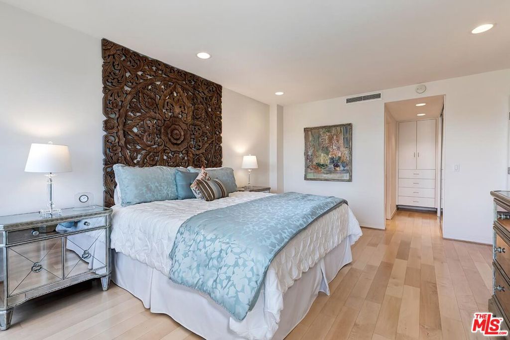 865 Comstock Avenue 10F