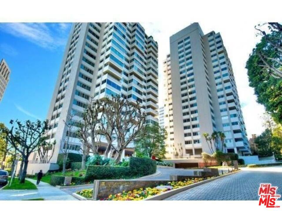 865 Comstock Avenue 10F