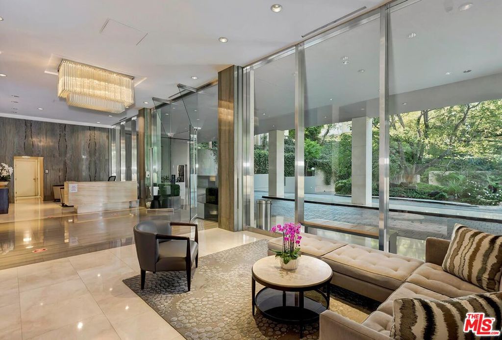 865 Comstock Avenue 10F