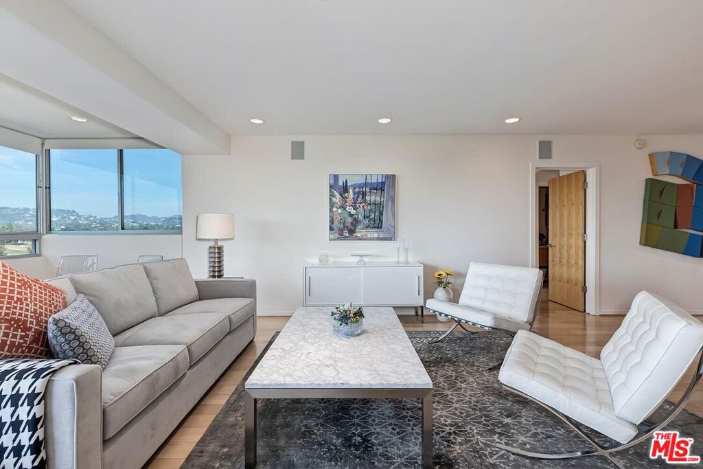 865 Comstock Avenue 10F