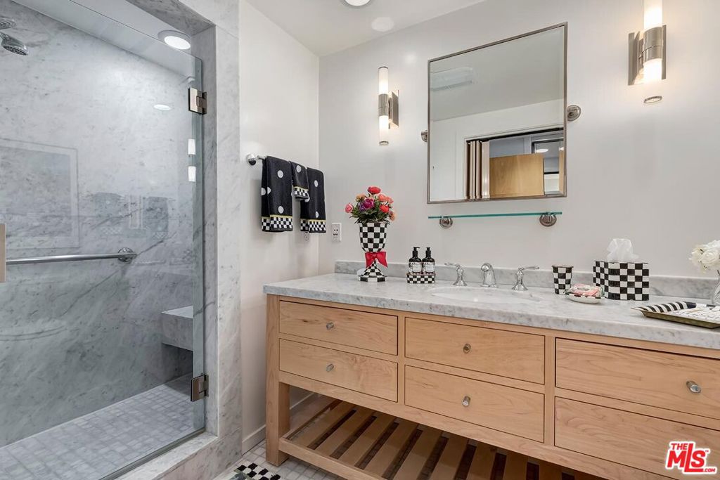 865 Comstock Avenue 10F