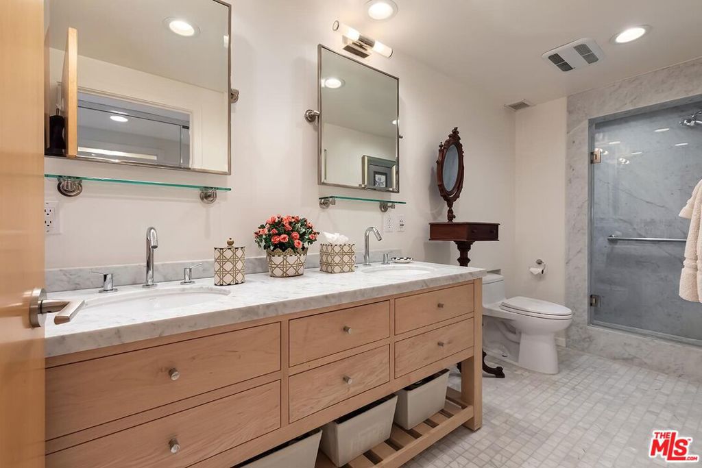 865 Comstock Avenue 10F