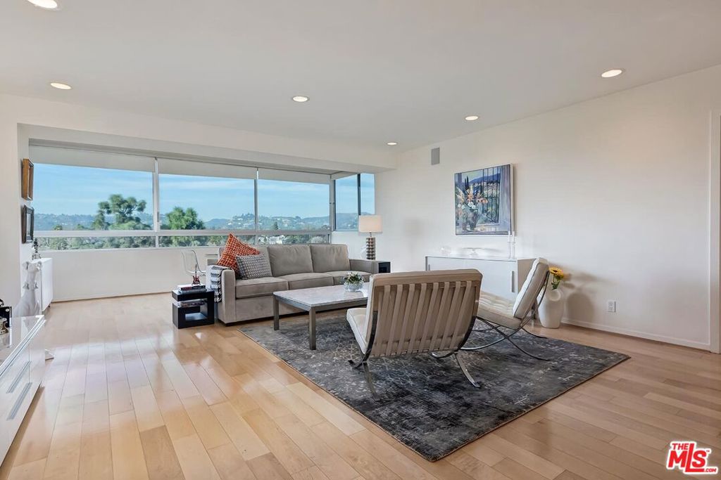 865 Comstock Avenue 10F