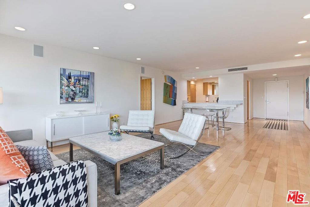 865 Comstock Avenue 10F