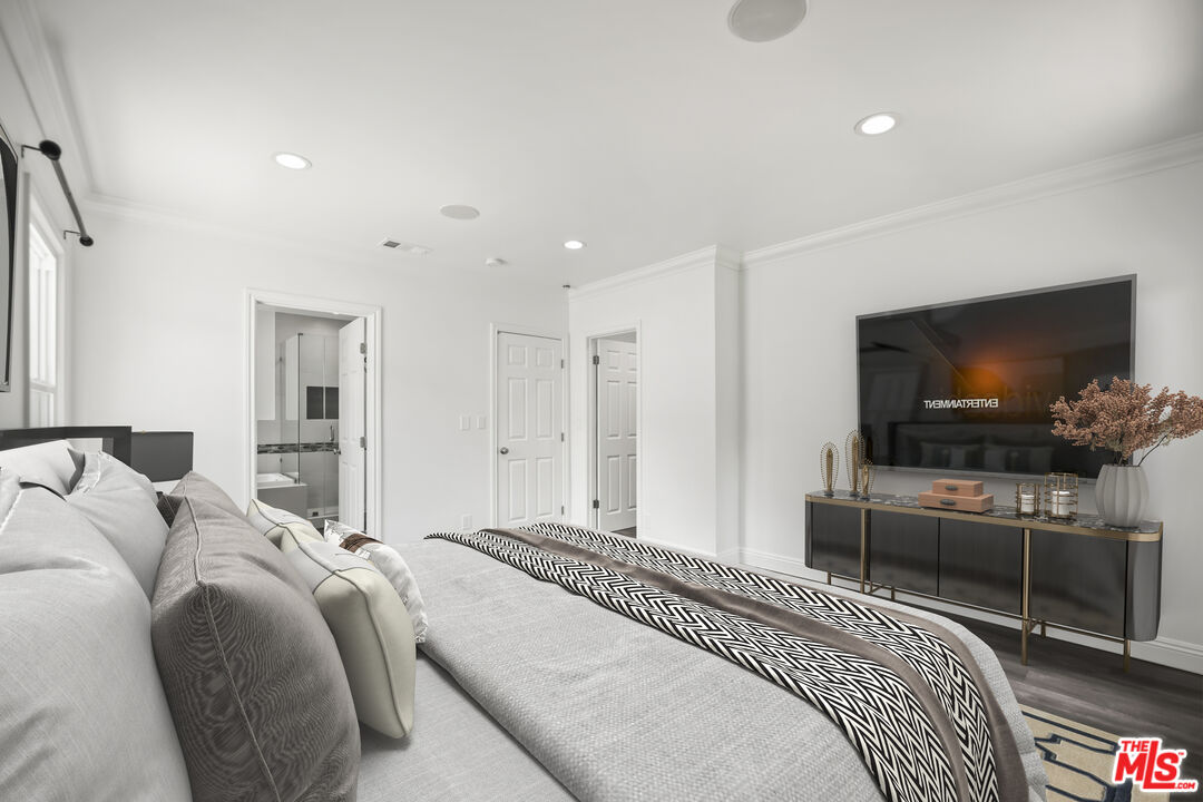23046 Leonora Dr